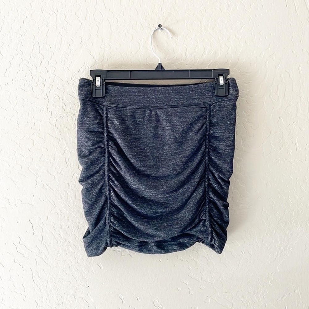 🌿Final Sale Athleta Dark Gray Scrunched Skirt‎
